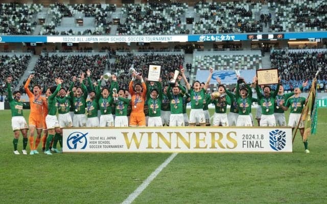 青森山田が4度目の日本一！ プレミアと共に2冠達成、近江は初の決勝もあと一歩及ばず【高校サッカー選手権】