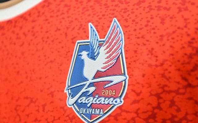 「襟付き!!」「ついに鎖骨スポンサーが!!!」J2岡山の2024年シーズン新ユニフォームが2つの「初」でファンの興奮を誘う！「めっちゃかっこいいじゃん!!」などの声が広がる