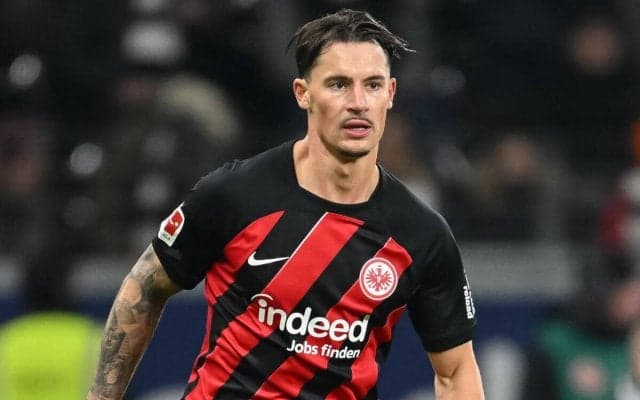 フランクフルトがリーズからレンタル中のDFコッホと長期契約締結！ シーズン終了後にフリー加入