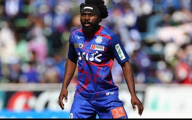 J1昇格目指す甲府、FWピーター・ウタカ、MF中山陸と契約更新！「J1昇格の為に」