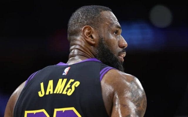 レイカーズ、ラプターズとのシーソーゲームを制し2連勝…八村はケガで欠場