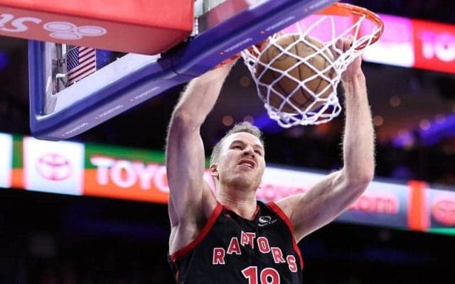 ラプターズの先発センター、ヤコブ・パートルが左足首捻挫のため無期限の離脱