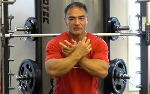 アスリートに有効なフロントスクワット！体幹にも効く種目を筋トレ博士が伝授！