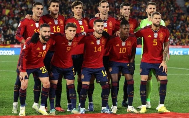 「誰か説明してくれ」「めちゃくちゃだ」スペイン代表の新ユニフォームがリーク、蛍光イエローのアウェイが不評「もう白の無地にすればいい」