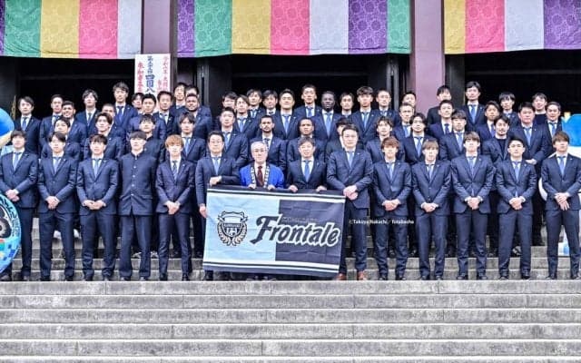 J1川崎が必勝祈願を行い「リーグタイトル奪取」へ発進！「Jの生態系を壊す」可能性を秘める新ブラジル人選手も合流し、選手・スタッフが市内18か所に分かれて商店街を巡る