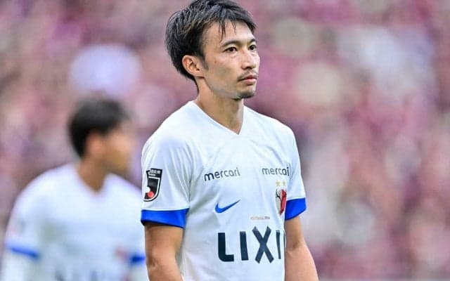 「佇まいが帝王感満載なんだよなー！」J1鹿島の10番に復帰した柴崎岳の「24年・新ユニフォーム着用映像」にファン興奮！「岳…カッコ良すぎる」と感嘆の声