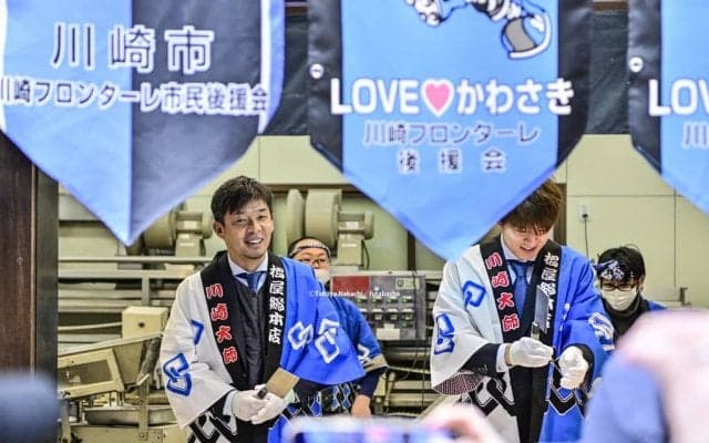 「そんな偶然ある!?」川崎・鬼木監督が必勝祈願に訪れると「話しかけられた人」がまさかの人物だった！ 川崎が誇る寺院での“驚きの再会”を独占撮
