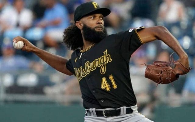 DeNA、190センチ右腕ジャクソンの獲得を発表　今永ら退団も…投手3人目の積極補強