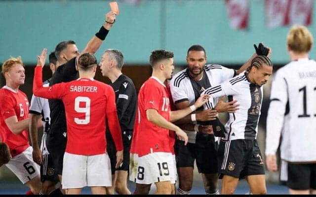 11月代表戦で一発退場のサネにFIFAから出場停止＆罰金の処分…DFBは異議申し立て