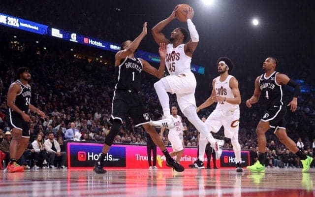 日韓W杯のスターが共演！サッカーではなくNBAで実現した超豪華ショットが話題「豪華すぎる」「だいぶ変わったなぁ」「銀河系軍団」