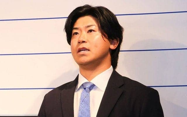 今永昇太がカブス入団会見「ヘイ、シカゴ！」　第一声で爆笑誘う…「18」もお披露目
