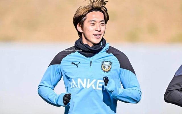【J1川崎・新戦力がチーム合流で感じたこと(1)】日本代表・三浦颯太が話す「いいスパイスになる」の自信のワケ。「登里さんのプレーを見て勉強したいと思っていた」からこその決意