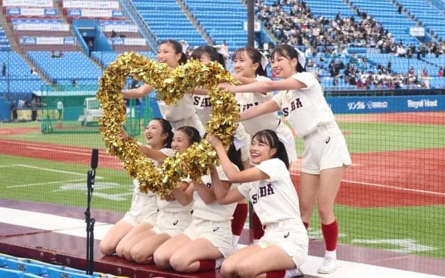 劣勢の中、満員の応援席を盛り上げる！/早慶２回戦応援