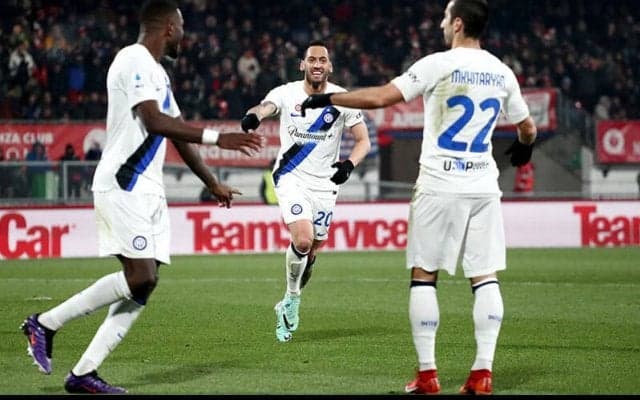 ラウタロ&チャルハノールがドッピエッタ、インテルが曲者モンツァに5発快勝【セリエA】