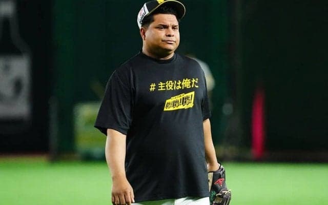 助っ人で唯一のHRも…打率.136で退団　鷹助っ人が異国で“就活中”、32歳の挑戦