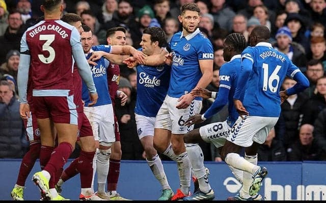 アストン・ビラが不調エバートンにゴールレスドロー…シティに抜かれて3位転落【プレミアリーグ】