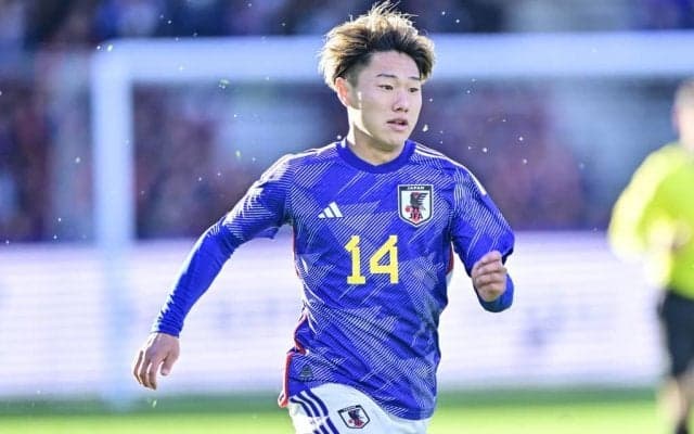 「電光石火」「もう何回リピートしたかわからん」三戸舜介の鮮烈なオランダデビュー弾にファン感激！「ミト」連呼の実況＆歓喜の輪＆スタンドの日の丸に「本当に嬉しい」の声も