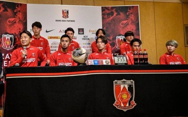 「ユニフォームの柄個人個人違う」J1浦和の新体制発表会で「新ユニフォームのデザインの違い」にファン注目！「これは自分だけの宝物になるやつだ」の声上がる