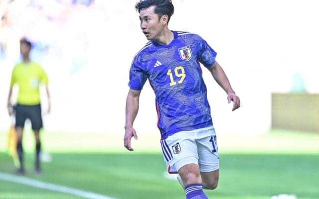 「既に古参のような振る舞いで草」加入後即アシスト以上に光るサッカー日本代表ＤＦ森下龍矢の馴染み具合が話題に！「もはやキャプテンにこれか。笑」「新しいボス？」と驚きの声