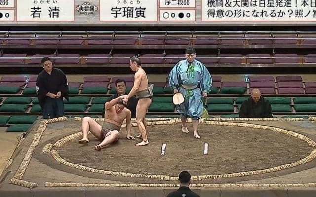 体重60キロ軽量級ベテラン力士、20歳力士を相手に“技あり白星”館内ざわめき「持ち味がでた」「いつ見ても細いのに頑張る」