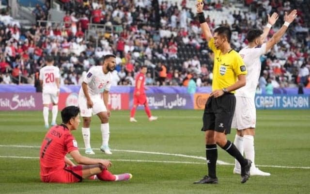 中国審判に悩まされた韓国 5度も警告を食らう大荒れ展開に母国紙は嘆き節「バーレーンより判定の方が恐かった」【アジア杯】