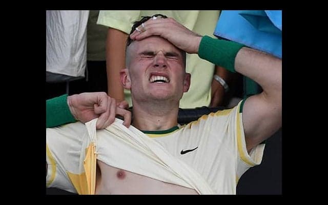  勝利直後に嘔吐、熱戦制し初戦突破 