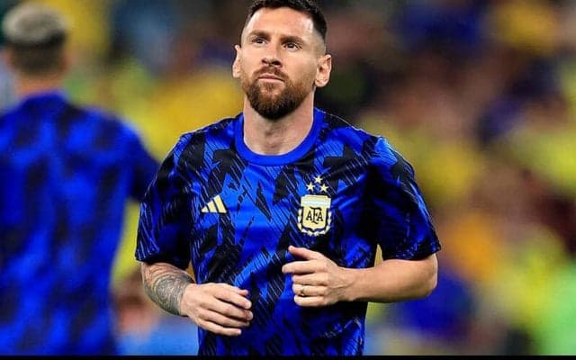 「メッシが受賞者になるはずがない」男子年間最優秀選手の選考にドイツのご意見番が異議「彼は最高のフットボーラーだが…」