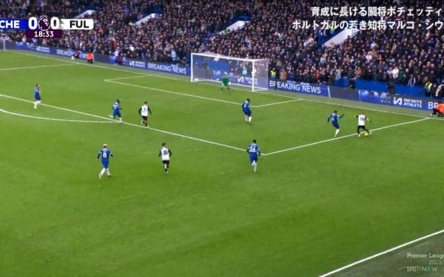 サポーター拍手喝采！「最強の39歳」プレミアリーグ最年長CBが“名人ディフェンス”で敵を封殺した瞬間！元日本代表DFは「一番良いコースに入る」とチアゴ・シウヴァを大絶賛