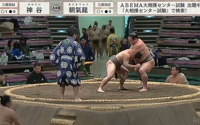 首が極まって絶体絶命…まさかのレア決まり手で逆転勝利に館内から「わぁっ！」と大拍手