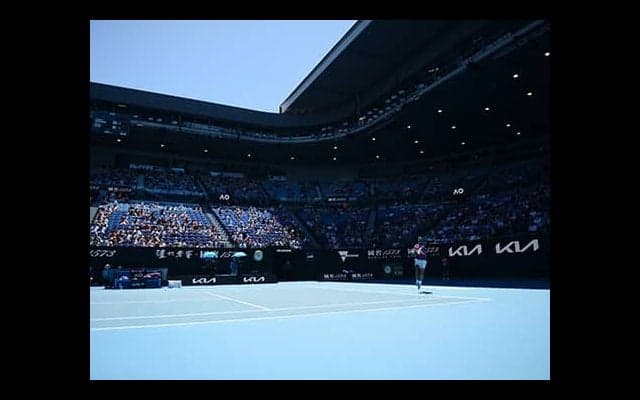  早期決着続き異例のコート移動 