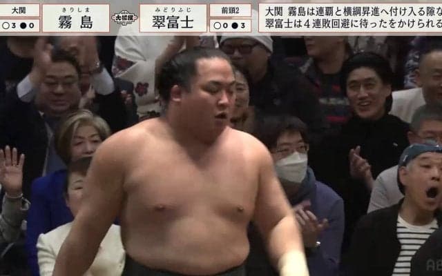 伝家の宝刀、斬れ味がヤバすぎる！綱取りかかる大関すら倒す翠富士の必殺・肩透かしに館内も興奮＆呆然の嵐「すばらしい」「アッパレ」