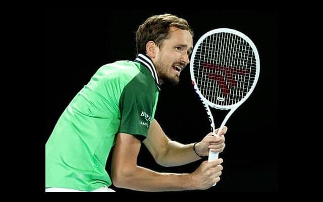  4時間超え死闘、終了は深夜3時40分 