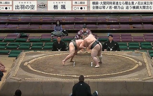 175キロ巨漢力士が背中に強烈ビンタ「ひぇすごい音」 はたき込まれた力士は「っくぅ…」苦悶の声