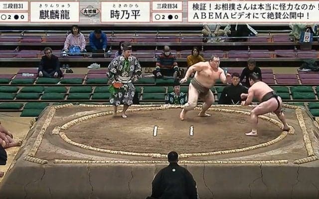 変化には変化を…三段目で驚きの珍取組 館内2度どよめき「なんてこった」「へんか返し」