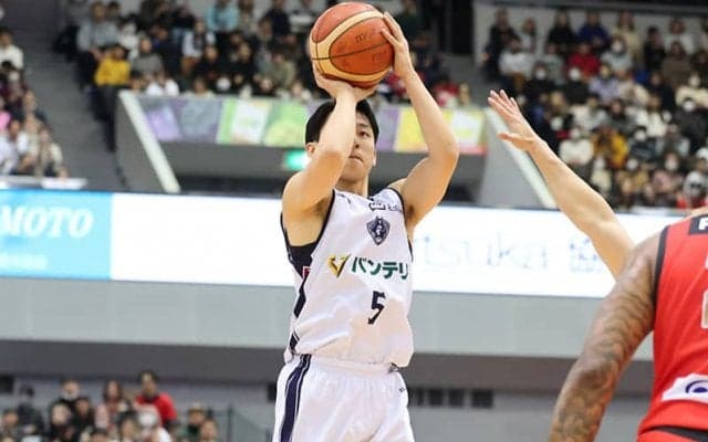 第3Qに猛追見せるも横浜BCが大阪に敗戦…エースガードの河村勇輝はゲームハイ30得点
