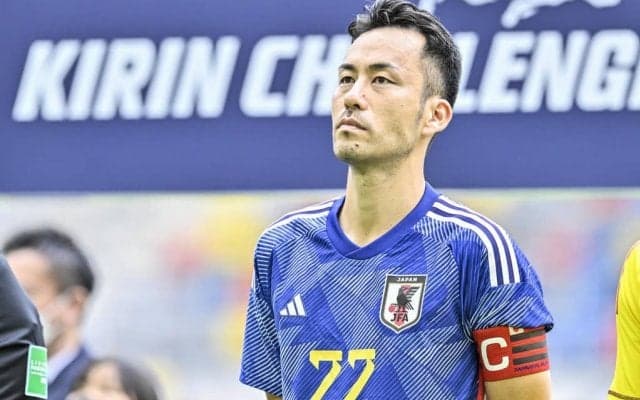 「もう双子やんけ」吉田麻也＆ブスケツの“待望の再会ショット”に血の繋がり説が再熱！「左が吉田麻也で右がブスケツだよな??」「生き別れの兄弟の再会」との声