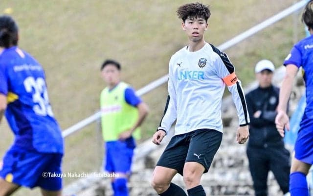 川崎の背番号2を継承した高井幸大が、レジェンド・登里享平と交わしたやり取り……「いろいろな内容をまじめに話してくれて、嬉しかった」
