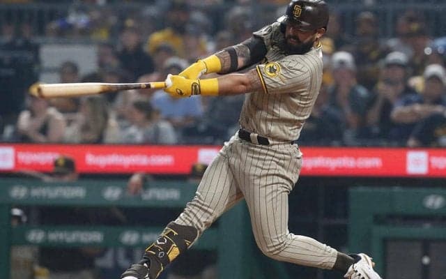 巨人V奪還へ起爆剤、MLB通算178発の大砲と契約「これから日本に向かう」　3度の30本超えも近年低迷、活躍の可能性は……