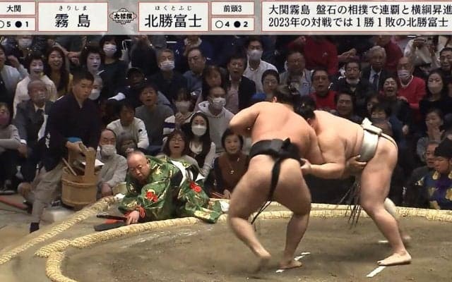 「行司さんの絆だ！」美人スー女タレントも興奮 仲間の大ピンチで咄嗟の行動 カメラが捉えた瞬間に「行司の絆を見た」の声続々