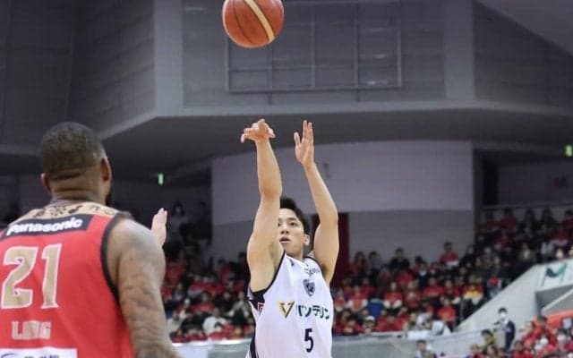 横浜BCが敵地で大阪にリベンジ…河村勇輝は勝利を引き寄せる連続3Pを沈めて31得点