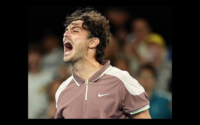  足首に痛みも昨年準V破り初8強 