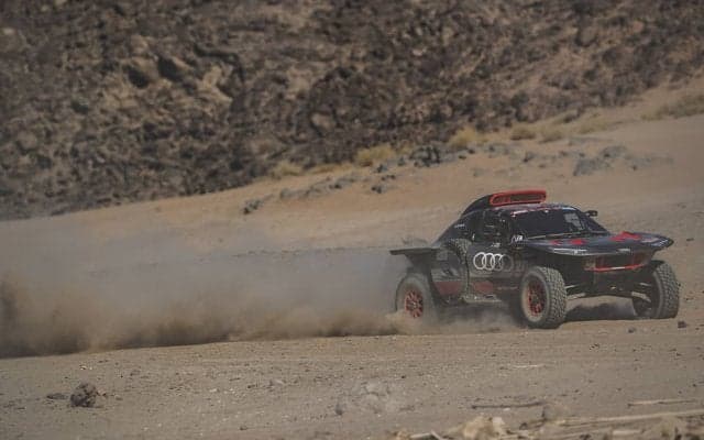 ダカール2024：カルロス・サインツが4度目の勝利、アウディが史上初となる電動ドライブトレーン車両での勝利をマーク