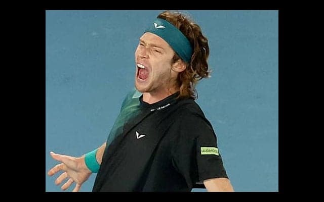 4時間超え死闘 ルブレフ制し8強