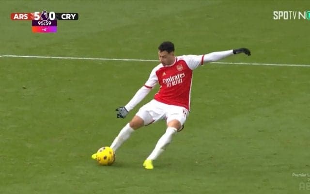 「リプレイかと思ったw」ブラジル代表が“まるでアンリ”なビューティフルゴールを1分間に2連発！　同じ“斜め45度”からの一撃に「デジャヴかよ！」とファン総ツッコミ