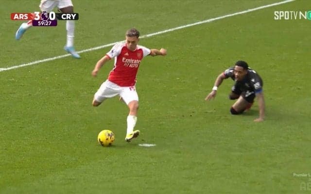 「えっぐい」「気持ちよすぎ！」GKの強肩スローからわずか10秒でフィニッシュ、ド迫力アーセナルの爆速ロングカウンター炸裂の瞬間！観客も総立ちの大興奮状態に「見たかったのこれだよ！」