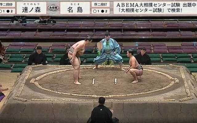 17歳の小兵力士、約80キロ差の巨漢力士を“たった4歩”で土俵外へ…衝撃の決着にどよめき