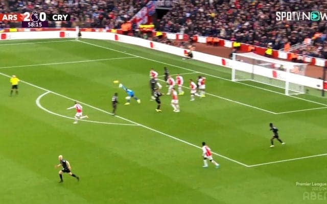 「神だ」「凄すぎる」イチローばりのレーザービーム炸裂の瞬間！アーセナルGKの超絶スローにアルテタ監督もファンも大興奮「めっちゃ見返してしまう」「最高やった」