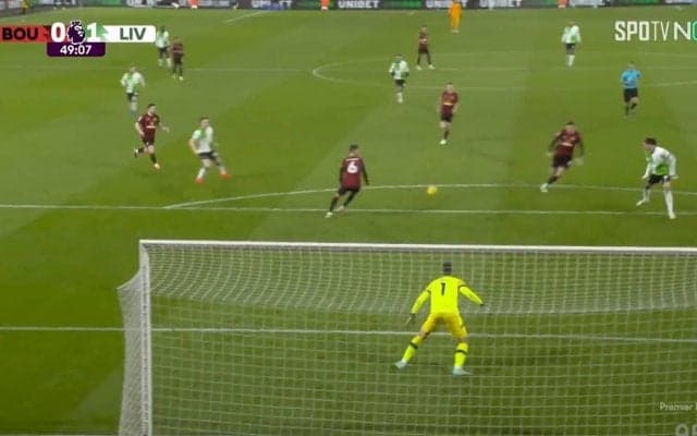 サラー＆遠藤不在でも4発大勝のリヴァプール、先制シーンで見せたポルトガル代表のラストパスが「天才過ぎる」と話題に　完璧なダイレクトプレーでの崩しに「“みえてる人”のそれだ！」