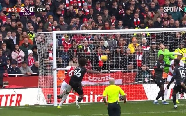 「ファウル取ってくれよ！」イングランド代表DFのズル過ぎる“嫌がらせ”プレーが物議も「出たよ十八番」「ズルいけどうまいw」ファンは賛否両論