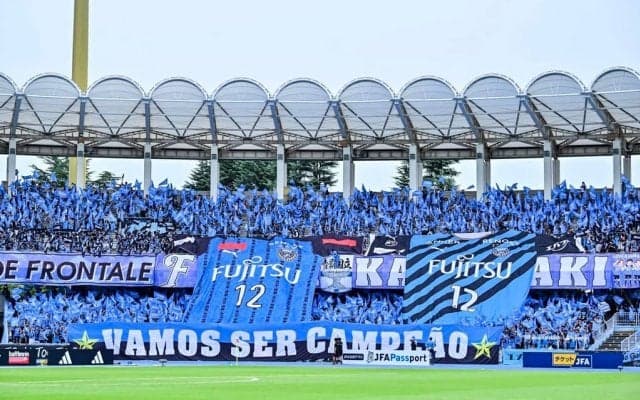 「絶対似せて狙ったよね笑」J1川崎のベースボールシャツが黄金期の某球団ユニにそっくりでザワつく！「始球式に松坂大輔呼んだら本物だわ」」の声